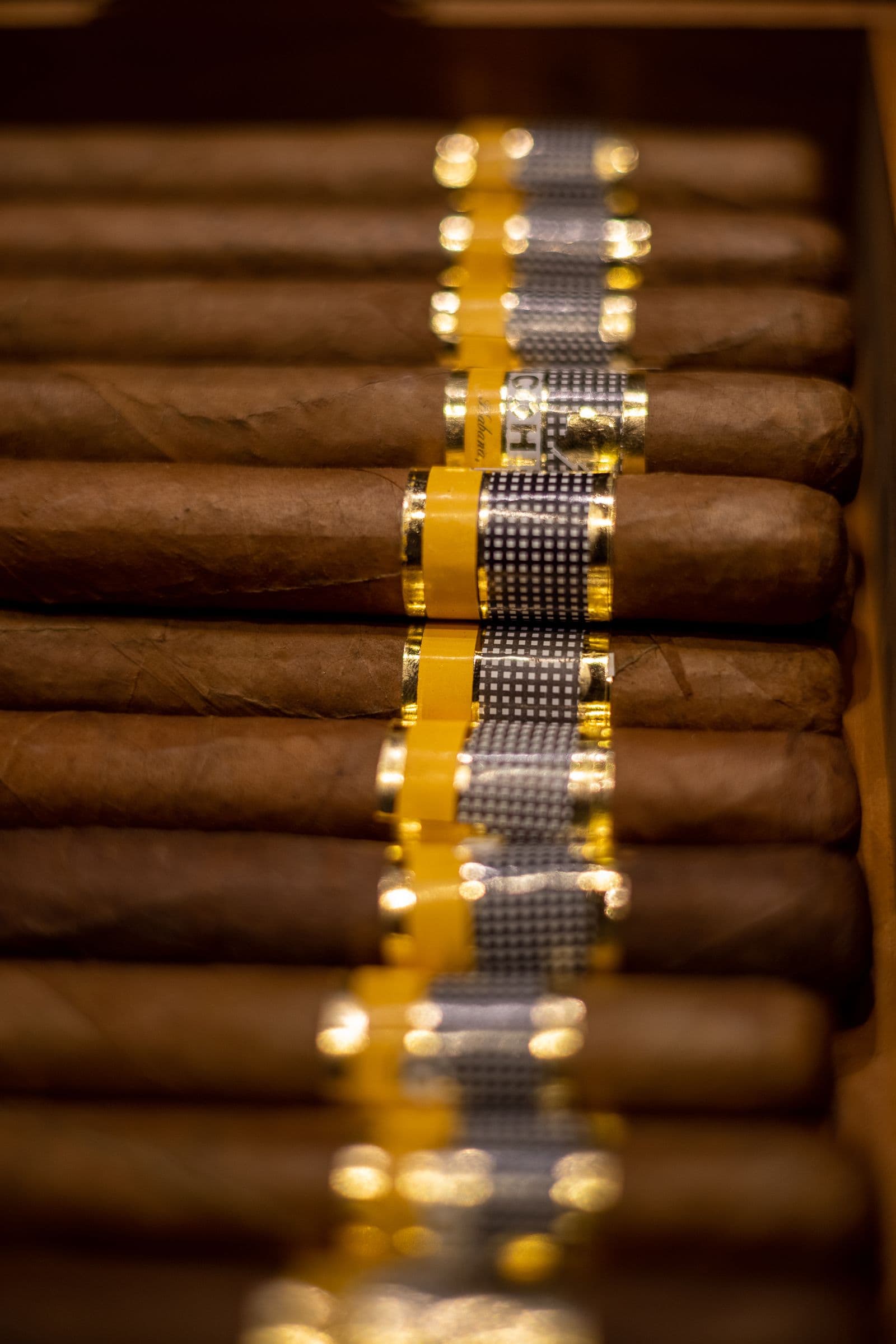 Cigar body and strength: mild, medium, full