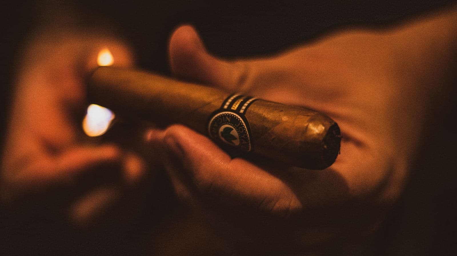 How to cut and light a cigar